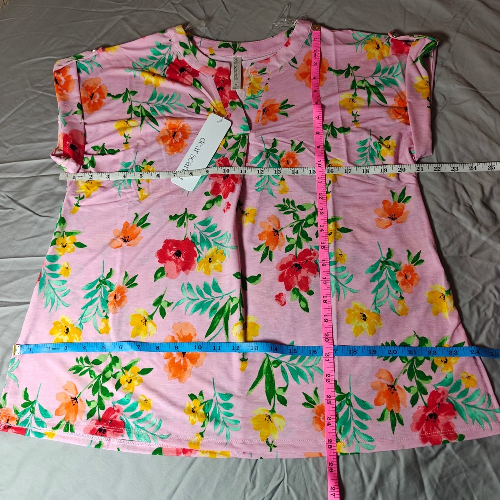 Dear Scarlett Lizzie Short Sleeve Wrinkle Free Floral Pink Split V-Neck Top Med - Picture 6 of 12